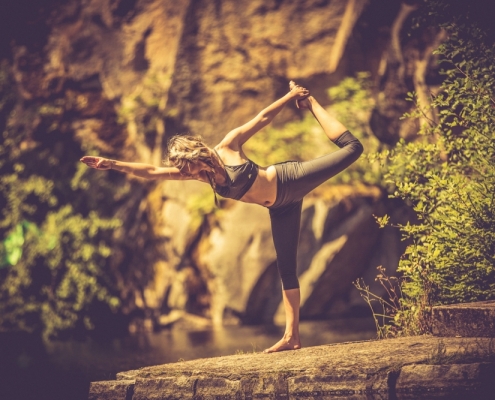 Durch Yoga stärken wir unser Gleichgewicht und unsere Balance. So stärken wir unsere Resilienz, Beweglichkeit und Flexibilität.