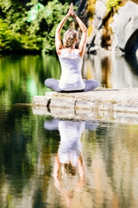 Yoga für mehr Entspannung und Gelassenheit im stressigen Alltag. Stärke deine Resilienz.